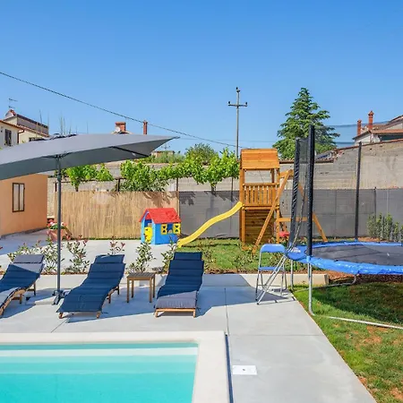 4 Bedroom Pet Friendly In Sikici Pula
