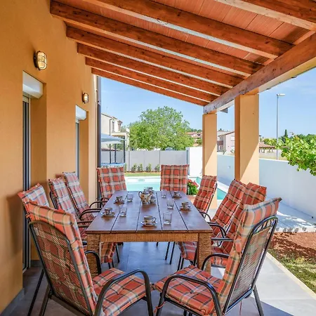 Nyaraló 4 Bedroom Pet Friendly In Sikici