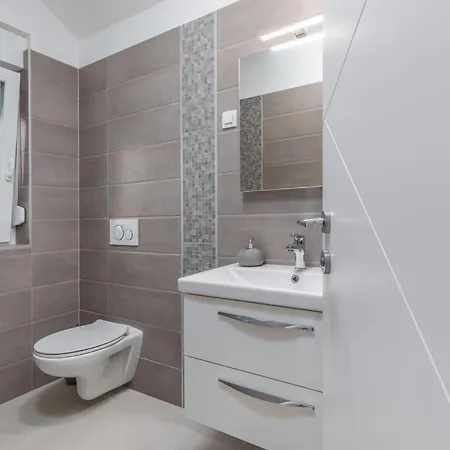 4 Bedroom Pet Friendly In Sikici