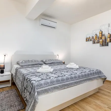 4 Bedroom Pet Friendly In Sikici * Pula