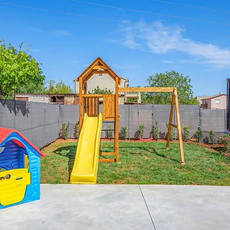 Nyaraló 4 Bedroom Pet Friendly In Sikici *