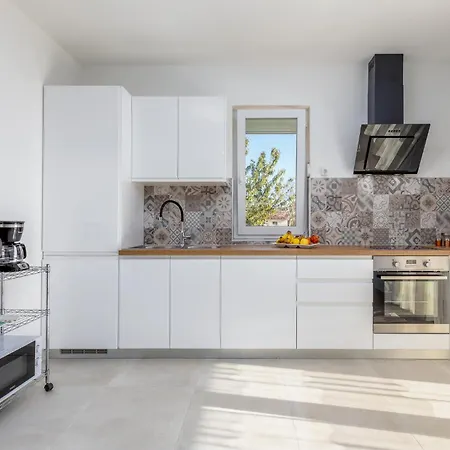 Nyaraló 4 Bedroom Pet Friendly In Sikici