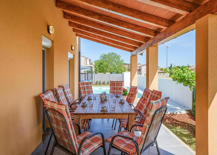 بيت للعطل 4 Bedroom Pet Friendly In Sikici