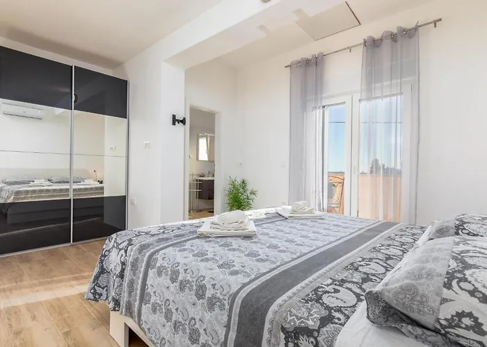 4 Bedroom Pet Friendly In Sikici بيت للعطل