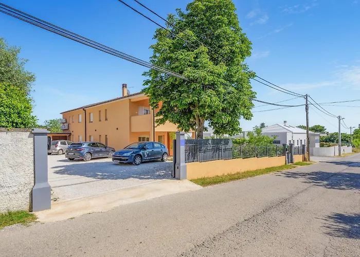 4 Bedroom Pet Friendly In Sikici بيت للعطل *