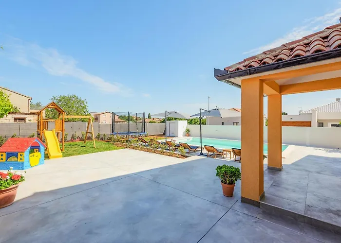 4 Bedroom Pet Friendly In Sikici * بولا