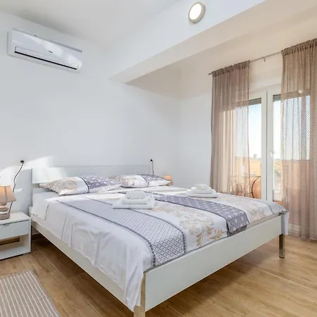 Gorgeous In Sikici With Kitchen * Пула