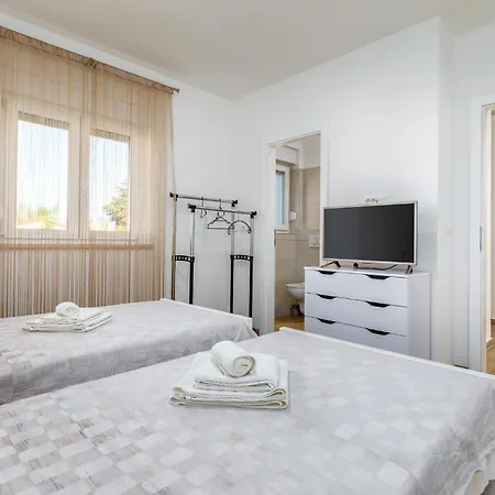 Gorgeous In Sikici With Kitchen * Пула
