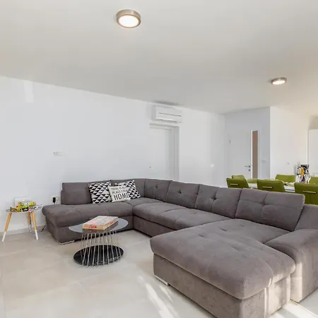 Holiday home 4 Bedroom Pet Friendly In Sikici