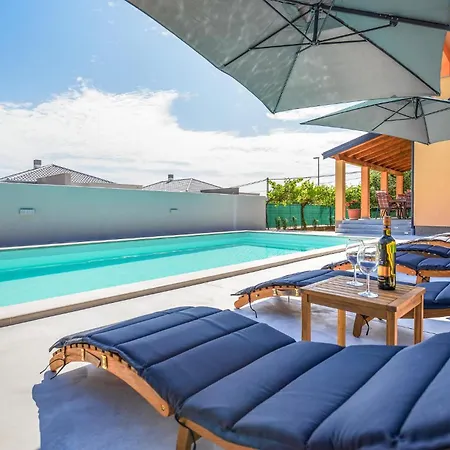 Casa de Férias 4 Bedroom Pet Friendly In Sikici *