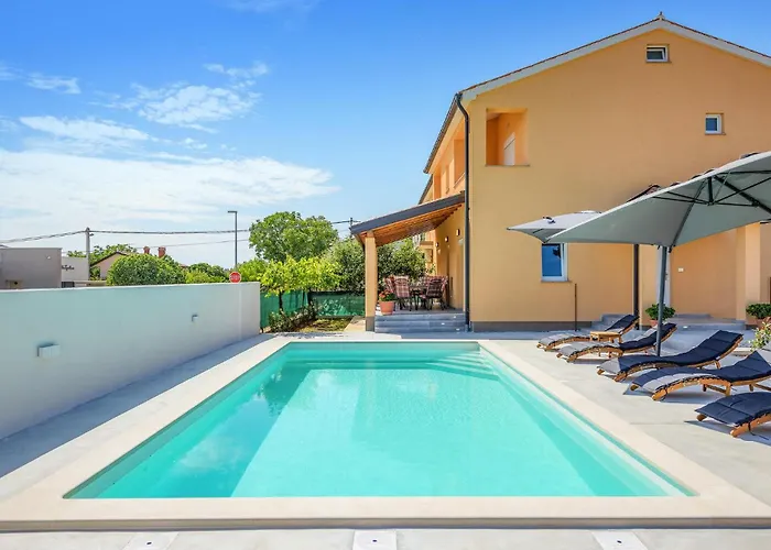 Vikendica 4 Bedroom Pet Friendly In Sikici Pula