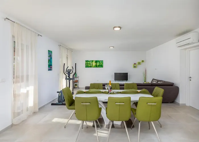 4 Bedroom Pet Friendly In Sikici Vakantiehuis *