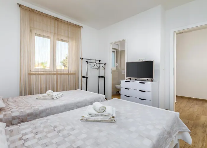 4 Bedroom Pet Friendly In Sikici * Pula