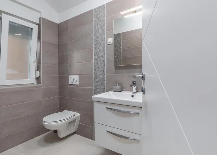 4 Bedroom Pet Friendly In Sikici