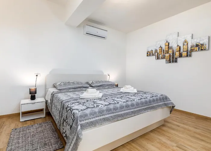 4 Bedroom Pet Friendly In Sikici * Pula