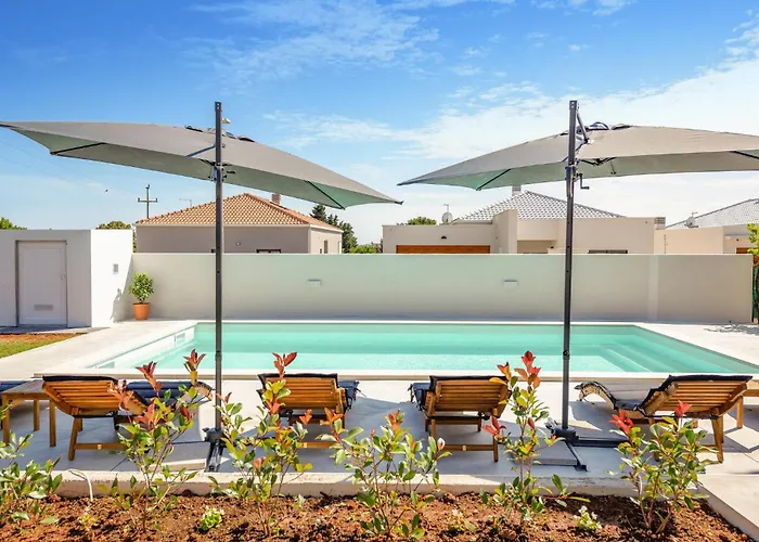 4 Bedroom Pet Friendly In Sikici Pula