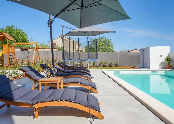 4 Bedroom Pet Friendly In Sikici * Pula