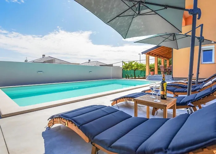 Vakantiehuis 4 Bedroom Pet Friendly In Sikici *
