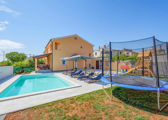 Vikendica 4 Bedroom Pet Friendly In Sikici Pula