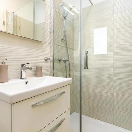 4 Bedroom Pet Friendly In Sikici *