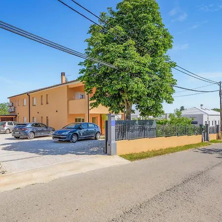 4 Bedroom Pet Friendly In Sikici بيت للعطل *