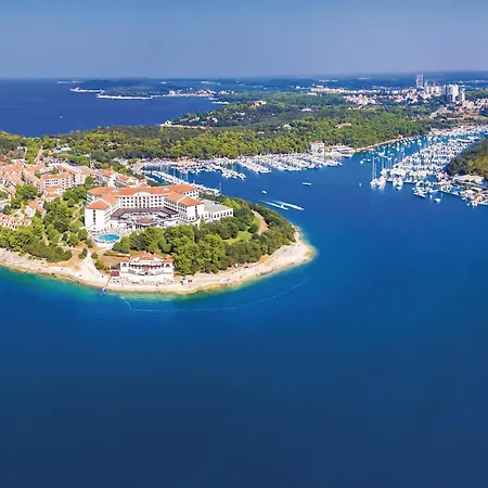 4 Bedroom Pet Friendly In Sikici *